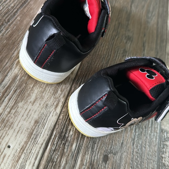 Disney's Mickey Mouse Baby Boys Court Sneakers, Sizes 6 - Picture 5 of 10